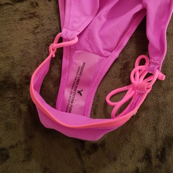 American Eagle Outfitters - Picture 5 of 8